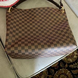 Authentic Louis Vuitton. Pristine condition. Originally bought from Poshmark